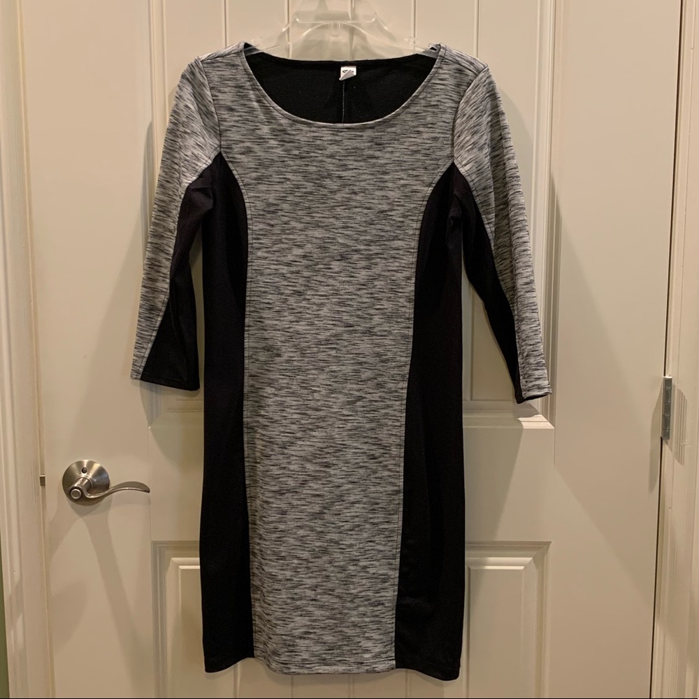Flattering black/grey dress by Old Navy. Size S